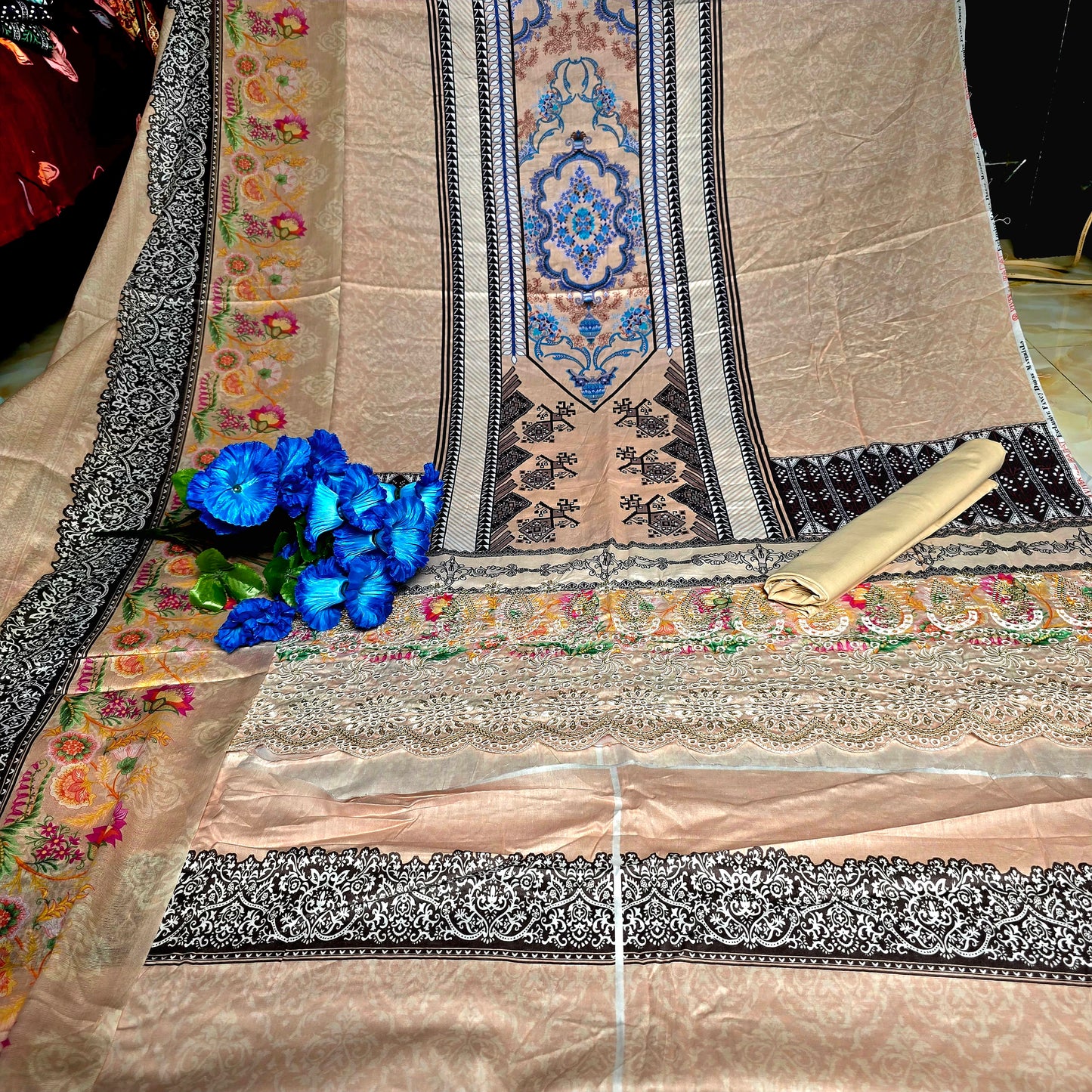সুতি ডিজিটাল প্রিন্ট এম্বডারী করা