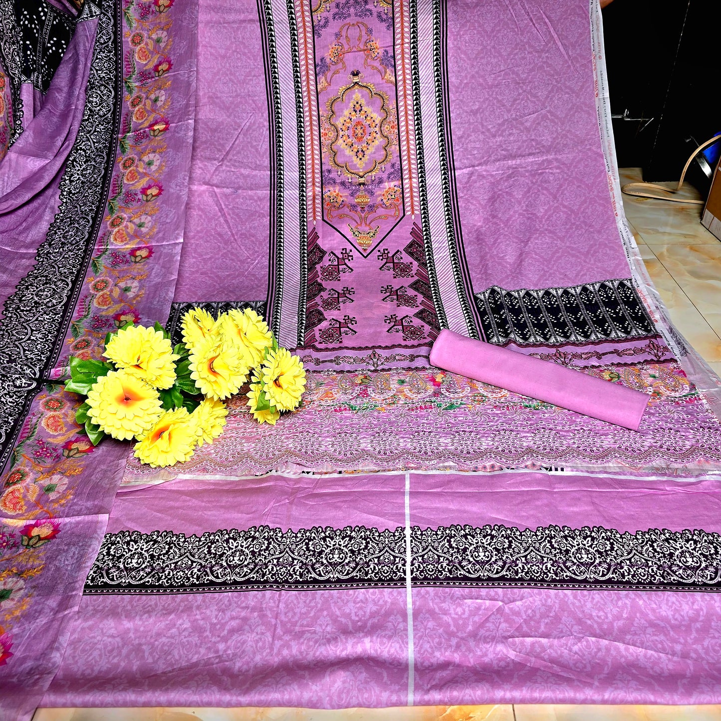 সুতি ডিজিটাল প্রিন্ট এম্বডারী করা